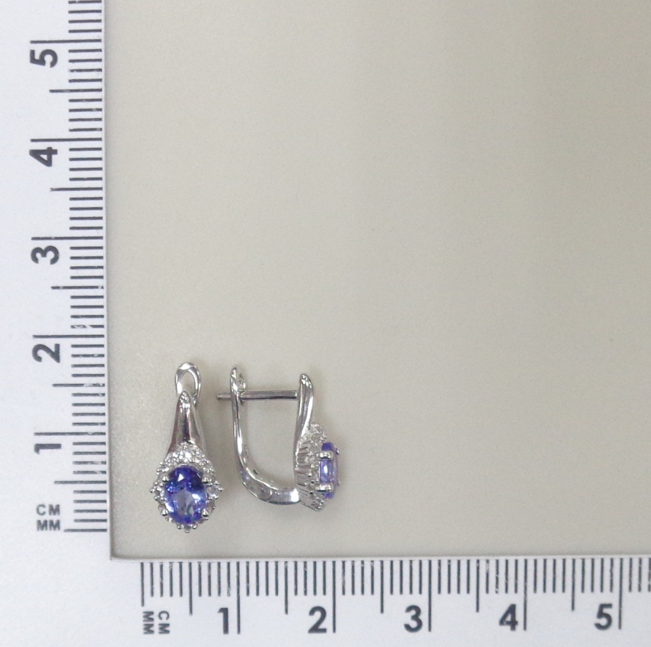 Серебряные серьги с танзанитами